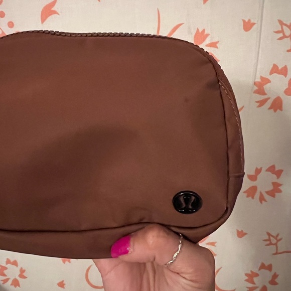 LIKE NEW! LULULEMON ATHLETICA everywhere belt bag - ancient copper - Picture 6 of 7